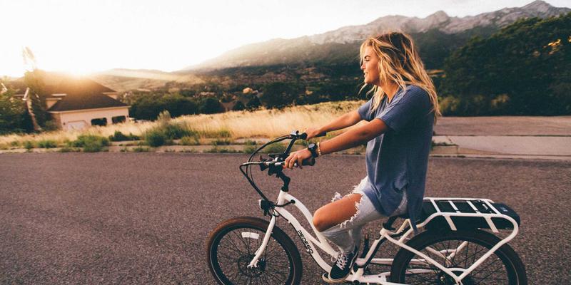 HD富城工业风设计溯源：从包豪斯到现代极简，如何重塑高端物业服务与房地产价值